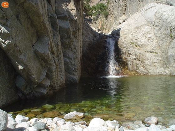 Οι Βάθρες μία από τις ομορφότερες φυσικές πισίνες του κόσμου