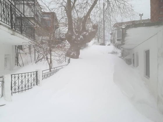 "Θαμμένη" στο χιόνι η Σαμοθράκη – τι συμβαίνει στον υπόλοιπο Έβρο