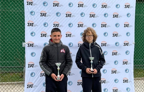 Oι αθλητές Νικόλας Στόγιος (δεξιά) και Γιάννης Βασιλειάδης (αριστερά) του Ομίλου Αντισφαίρισης Αλεξανδρούπολης