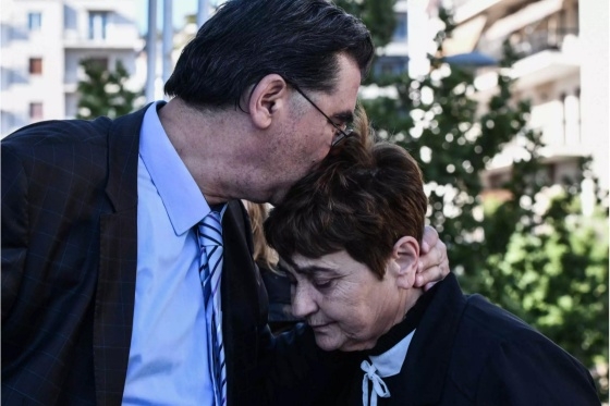 Ζητούν χρηματική αποζημίωση ύψους 980.000 ευρώ.