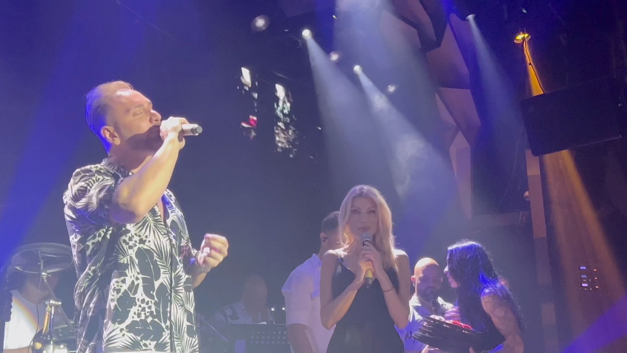 Ο γνωστός παρουσιαστής έχει επισκεφθεί τη φίλη του και Αλεξανδρουπολίτισσα Πηγή Δεβετζή για ολιγοήμερες διακοπές.