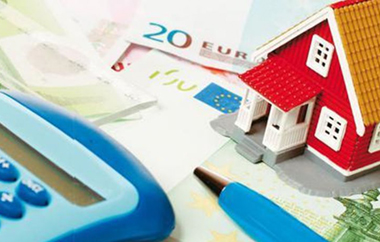 Mέχρι 300 ευρώ για περίπου 500.000 φορολογούμενους και άνω των 300 ευρώ για επιπλέον 65.000 ιδιοκτήτες.