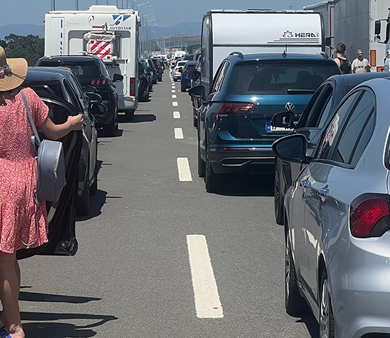 Ουρές χιλιομέτρων πριν το τελωνείο των Κήπων