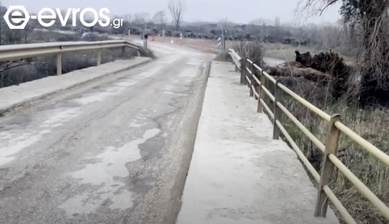 Η γέφυρα που μετρά πάνω από πέντε δεκαετίες ζωής, συγκεντρώνει τα δικαιολογημένα παράπονα των κατοίκων.