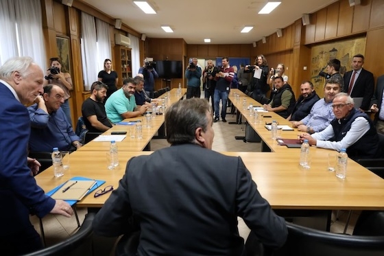 Με άδεια χέρια έφυγαν οι αγρότες από το ΥπΑΑΤ.