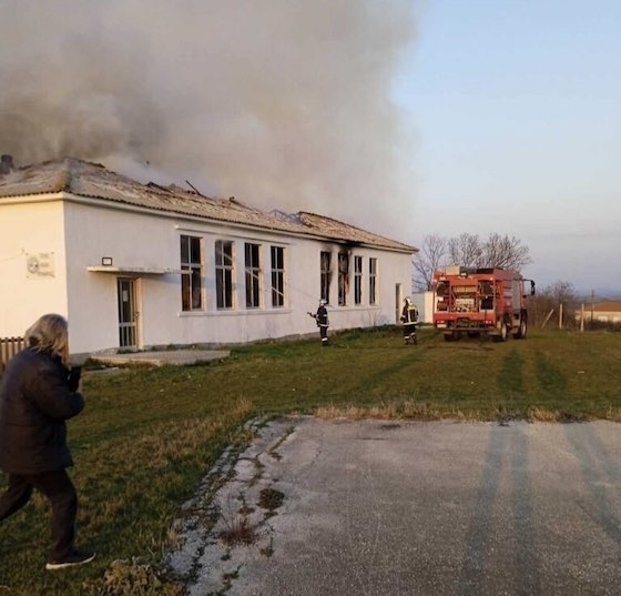 Στο σημείο έφτασε το Εθελοντικό Πυροσβεστικό Κλιμάκιο Φερών.