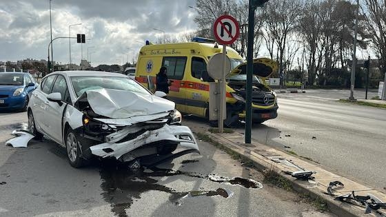 Στιγμιότυπο από το τρακάρισμα στη διασταύρωση του ΕΟΤ