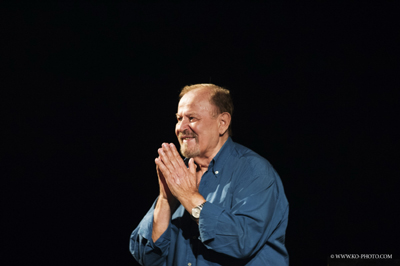 Στο ρεσιτάλ «Μια αγάπη για το καλοκαίρι», ο Γιάννης Σπανός στο πιάνο, ταξίδεψε το κοινό του.