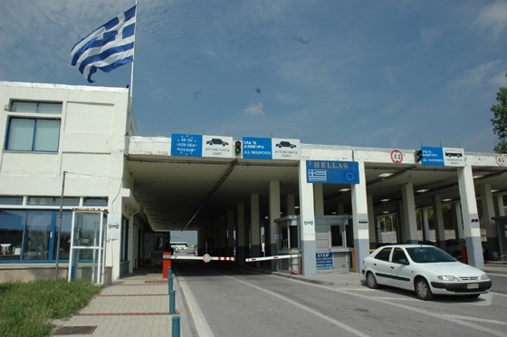 Προσπάθεια «αποσυμφόρησης» στο τελωνείο των Κήπων.