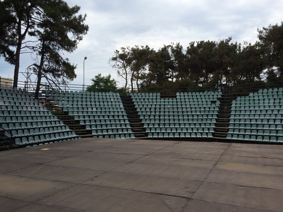 Σε άθλια κατάσταση το Κηποθέατρο Αλεξανδρούπολης.