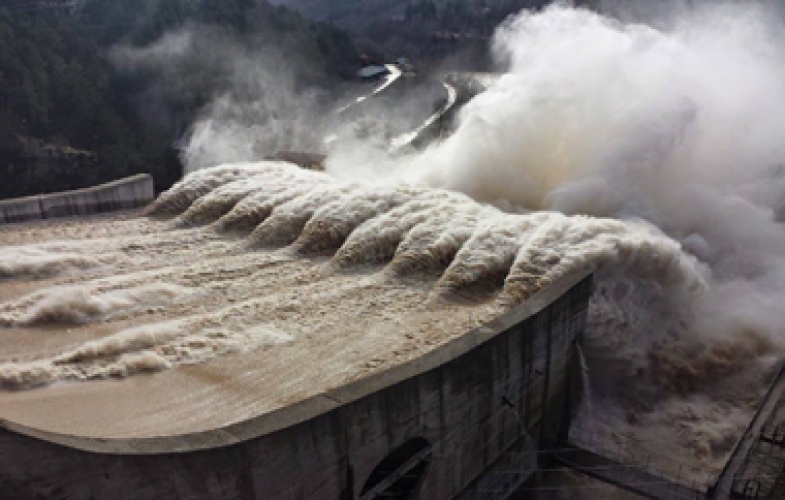 Το φράγμα του Ιβαϊλοβγκραντ στη Βουλγαρία κοντά στα ελληνικά σύνορα από το οποίο απελευθερώνονται τεράστιες ποσότητες νερού