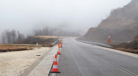 H κυκλοφορία των οχημάτων θα εκτρέπεται μέσω απολυμαντικής τάφρου.