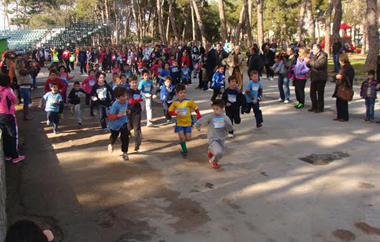 Δεκάδες δρομείς έτρεξαν και βάδισαν στο πάρκο Προσκόπων-Εγνατία.