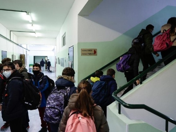 Νέα μέτρα για τα σχολεία.