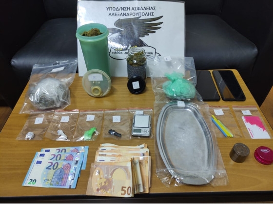 Αλεξανδρούπολη:  Χειροπέδες σε 2 άτομα για ναρκωτικά - Τι βρέθηκε στο σπίτι των συλληφθέντων