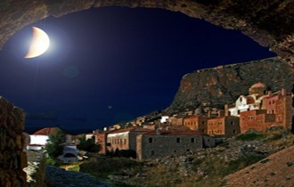 Τόσο ωραία και τόσο απόμακρη...