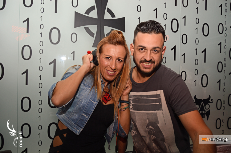 Grand opening για το 'Room 6' στο κέντρο της πόλης.