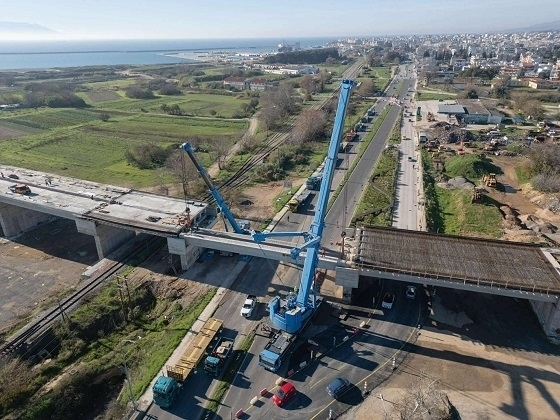 Η συνολική προθεσμία του έργου παρατείνεται κατά 14 μήνες, ενώ παρατείνονται και οι επιμέρους τμηματικές προθεσμίες.