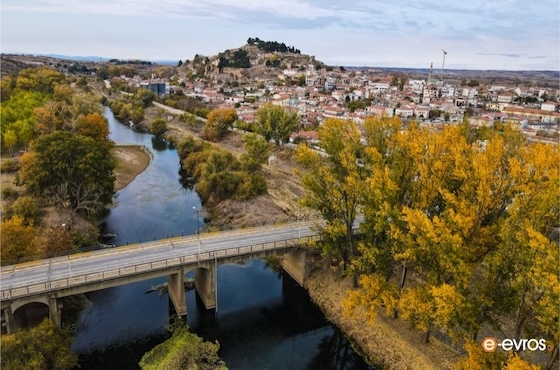 Η εγκατάσταση της γέφυρας τύπου Μπέιλι θα έχει προσωρινό χαρακτήρα, καθώς είναι σε εξέλιξη η εκπόνηση της μελέτης για την κατασκευή της νέας γέφυρας Ερυθροποτάμου.