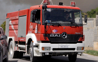Η αιτία εκδήλωσης της πυρκαγιάς παραμένει άγνωστη μέχρι στιγμής.