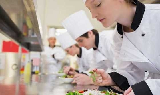 Δικαίωμα συμμετοχής διατηρούν και οι υποψήφιοι που συμπλήρωσαν παράλληλο μηχανογραφικό δελτίο, αλλά δεν πέτυχαν την εισαγωγή τους σε τμήμα ΣΑΕΚ Τουρισμού.