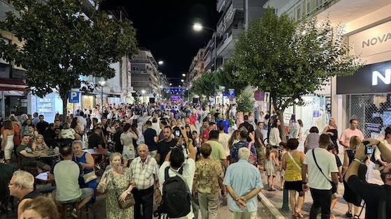 Το καταναλωτικό κοινό, ανταποκρίθηκε στο κάλεσμα του Εμπορικού Συλλόγου.