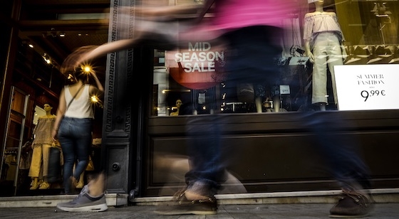 Από 14 Ιουλίου έως 30 Αυγούστου οι φετινές εκπτώσεις στα εμπορικά καταστήματα.