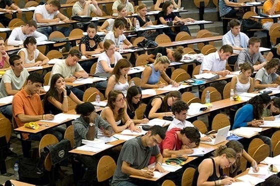 Πρόκειται για μη ενεργούς φοιτητές που δεν πληρούσαν τα κριτήρια του νόμου.