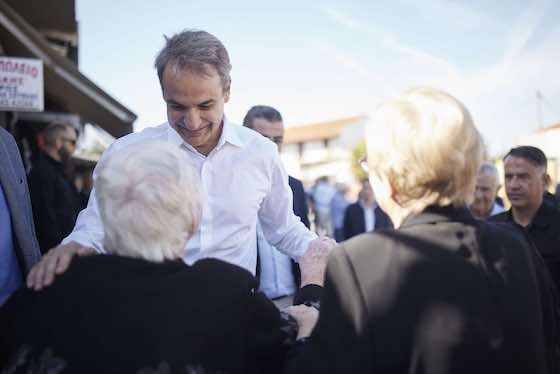 «Τελικά ο κύριος Μητσοτάκης και η κυβέρνησή του πρέπει να καταλάβουν ότι "οι Εβρίτες και οι Εβρίτισσες" είναι πράγματι πολύ "υπερήφανοι" αναφέρει μεταξύ άλλων η ανακοίνωση του ΚΚΕ