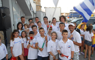 20 αθλητές η αγωνιστική ομάδα ιστιοπλοΐας τριγώνου του Ναυταθλητικού Ομίλου Αλεξανδρούπολης.