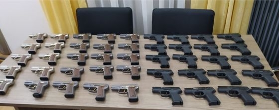 Τα 45 πιστόλια που εντοπίστηκαν κατά τον έλεγχο