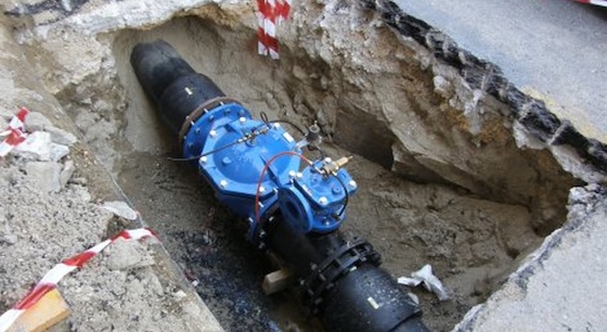 Συνολικά 1.200 μέτρα νέων, σύγχρονων αγωγών νερού παραδίδονται σε λειτουργία, βάζοντας οριστικό τέλος στις καθημερινές θραύσεις.