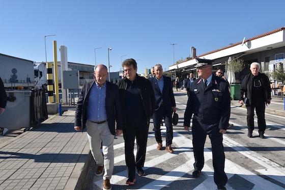 Ο κ. Υπουργός, συνοδευόμενος από τον Υπαρχηγό της Ελληνικής Αστυνομίας, Αντιστράτηγο Πασχάλη Συριτούδη επισκέφθηκε το τελωνείο των Κήπων.