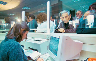 Αναπάντεχο δώρο Χριστουγέννων ύψους 400 ευρώ επιστρέφει το κράτος.