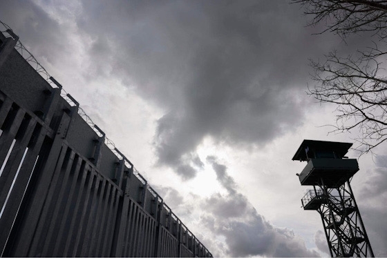 Παρατηρητήρια, φορητά εμπόδια & αντι-αναρριχητική λαμαρίνα στον φράχτη του Έβρου