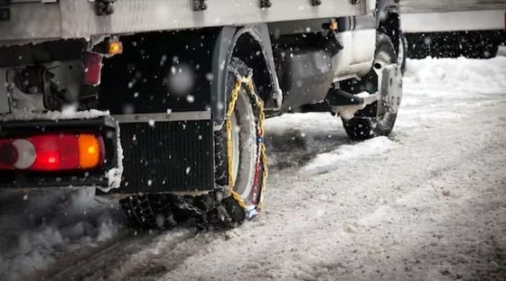 Υποχρεωτικός ο εφοδιασμός των οχημάτων με αντιολισθητικές αλυσίδες στο οδικό δίκτυο.