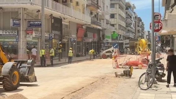 Δήμο Αλεξανδρούπολης: Τέλος στον άναρχο σκάψιμο των δρόμων (video) Δήμο Αλεξανδρούπολης: Τέλος στον άναρχο σκάψιμο των δρόμων (video)