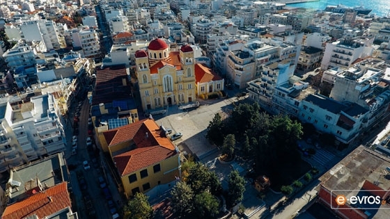 Τα καλύτερα στολίδια σας για φέτος, ας είναι η ελεημοσύνη, η φιλανθρωπία και η αγάπη.