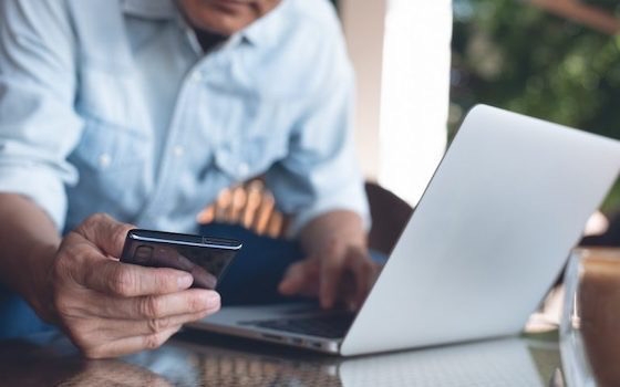 Στην προσπάθειά τους να προσδώσουν «αληθοφάνεια» στη σχετική επιστολή χρησιμοποιούν τα λογότυπα της Ελληνικής Δημοκρατίας.