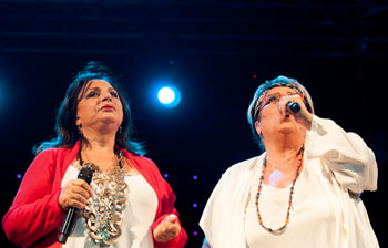 Χάρις Αλεξίου και Δήμητρα Γαλάνη on stage!