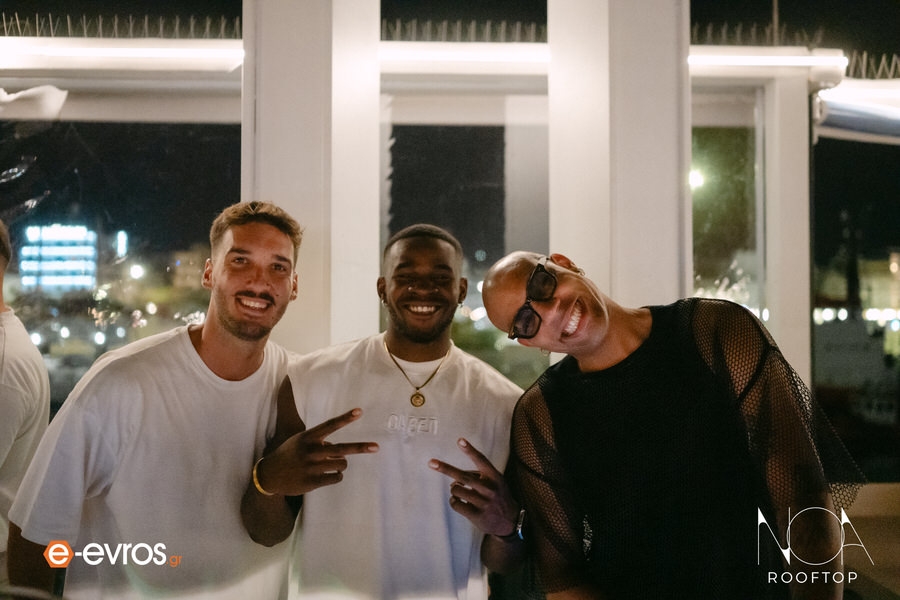 Μαγική βραδιά με τον ONEMANSHOW στο rooftop του NOA!