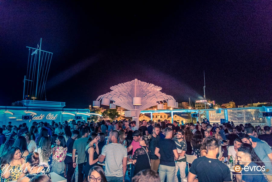 Συνεχίζονται τα όμορφα καλοκαιρινά βράδια στην ταράτσα του Yacht Club Αλεξανδρούπολης