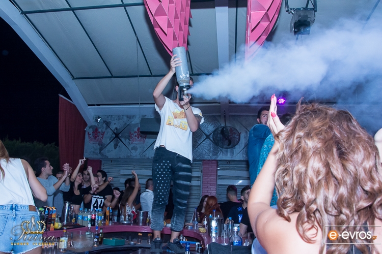 "Γκρεμίστηκε" το Reina Summer Club στο Closing Party του το Σάββατο.