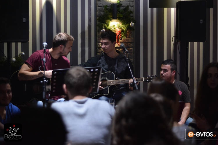 Γιορτάσαμε τη παραμονή των Χριστουγέννων στο καινούριο Bιscotto Games & More