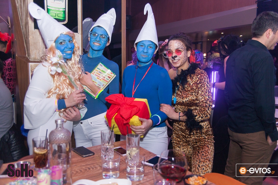 Τα... "έσπασε" το πάρτι μασκέ στο Soho Absolutely Fabulous 