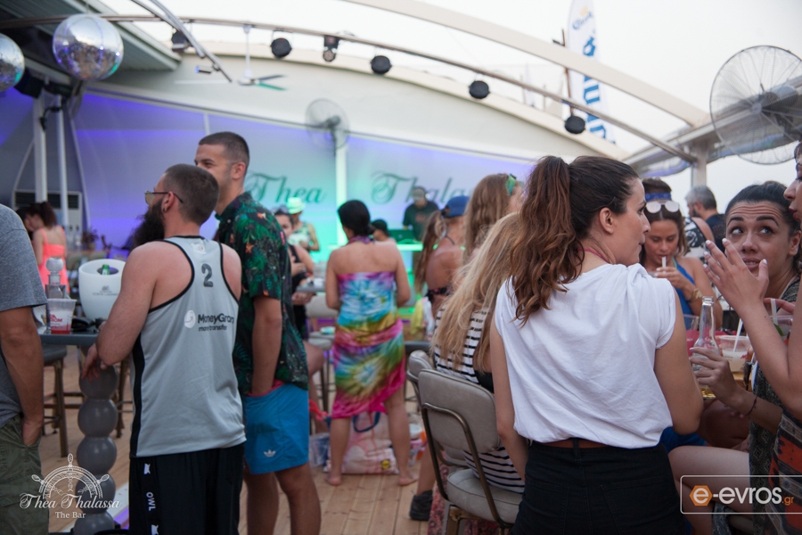 Cayetano, χορός, ανεβασμένη διάθεση και... Θέα θάλασσα!