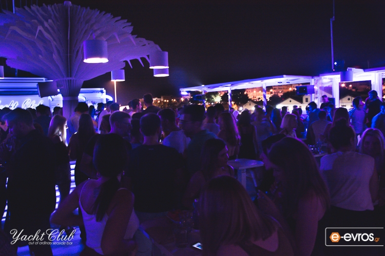 Βράδια Παρασκευής στο μοναδικό Yacht Club