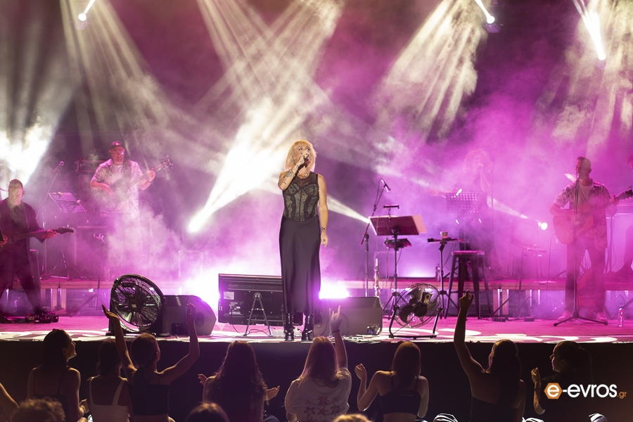 Η Ελεονόρα Ζουγανέλη γοήτευσε τον κόσμο της Αλεξανδρούπολης στο Θέατρο Αλτιναλμάζη