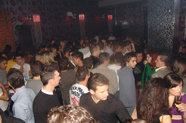 Club Genial: Back to bussiness!