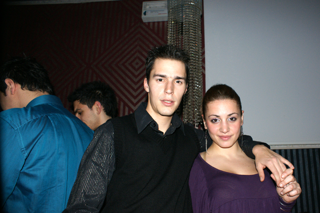 Όλο το παιχνίδι γίνεται στο Genial mood club..